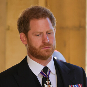 Príncipe Harry se emocionou no funeral do avô, Philip