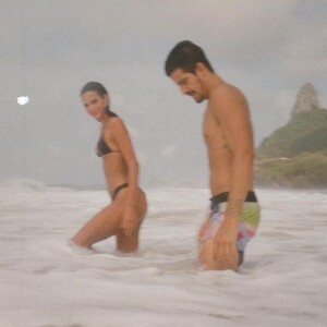 Bruna Marquezine e Enzo Celulari assumiram romance no Dia do Beijo