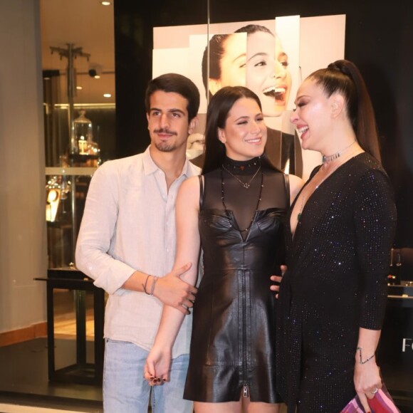 Mãe de Enzo Celulari, Claudia Raia apoia namoro do filho com Bruna Marquezine