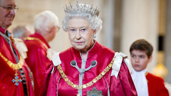 Rainha Elizabeth faz 95 anos e descarta comemoração por morte de Príncipe Philip