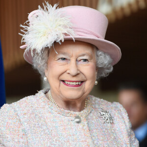 Perfil da família real anuncia sobre Rainha Elizabeth II : 'Sua Majestade permanece no Castelo de Windsor, durante um período de luto real após a morte do duque de Edimburgo'