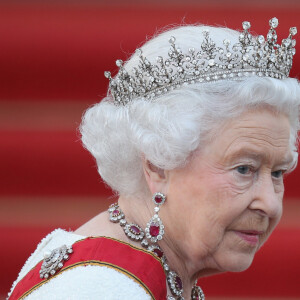 Rainha Elizabeth II ganhou apoio da família em funeral de Príncipe Philip