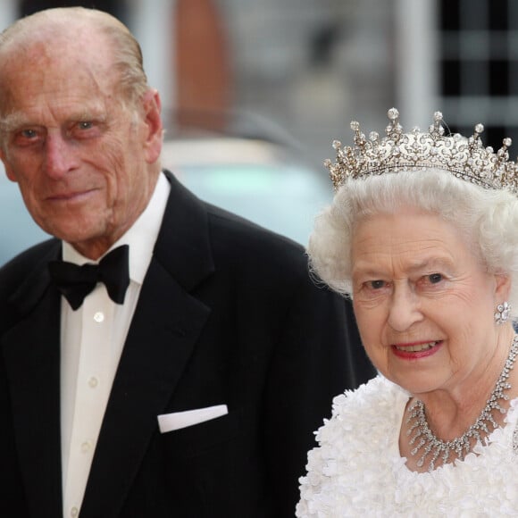 'Fomos profundamente tocados e continuamos a ser lembrados de que Philip teve um impacto tão extraordinário em inúmeras pessoas ao longo de sua vida', disse Rainha Elizabeth II