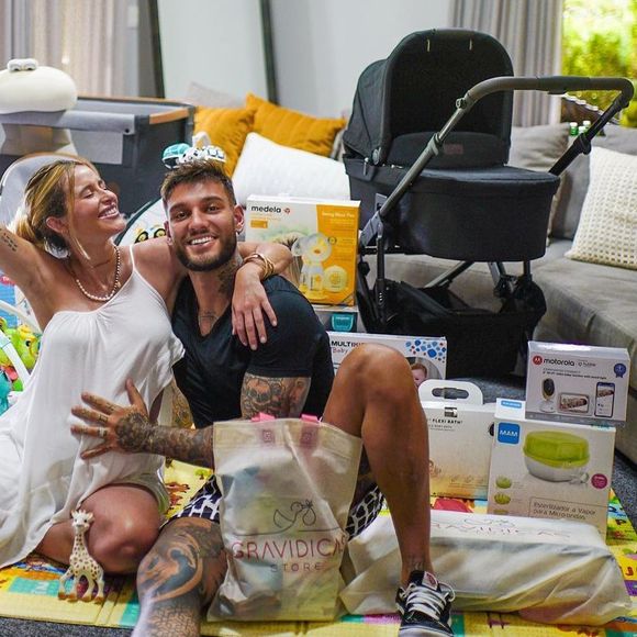 Lorena Carvalho e Lucas Lucco compartilham as tarefas com o bebê