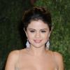 Selena Gomez gravou seu novo clipe recentemente com um maiô retrô e sexy