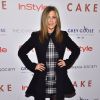 Jennifer Aniston escolhe look estiloso para divulgar seu novo filme, 'Cake'