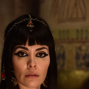 Novela 'Gênesis': a Sara (Adriana Garambone), Agar (Hylka Maria) promete que vai guardar segredo. 'Torcer muito pra que seja um bebezinho vindo aí'