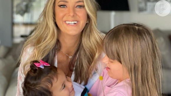 Cesar Tralli se encantou com foto de abraço de Ticiane Pinheiro nas filhas, Rafaella e Manuella: 'Muito amor envolvido'