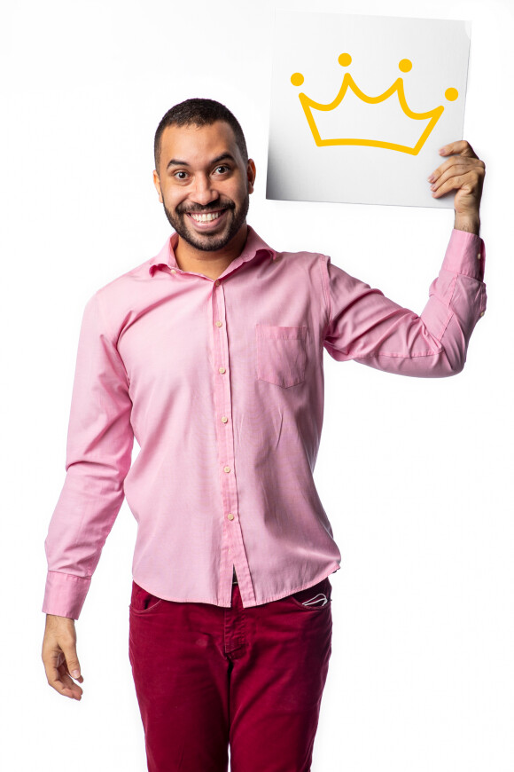 Fora do 'BBB 21', Gil entrega pedido da mãe relacionado a Boninho. 'Ficou arretada'