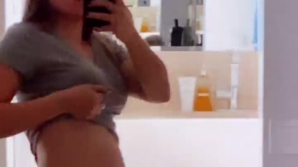 Thaeme Mariôto faz vídeo e mostra barriga da segunda gravidez: '19 semanas de Ivy'