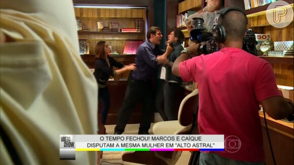 Marcos (Thiago Lacerda) enfrenta Caíque (Sergio Guizé) em cena da novela  'Alto Astral'