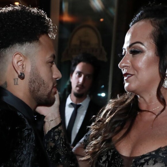 Mãe de Neymar, Nadine Gonçalves comentou a foto de Bruna Marquezine