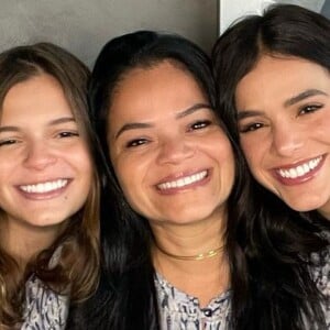 Bruna Marquezine compartilhou fotos com a mãe, Neide, e a irmã, Luana, em homenagem ao Dia das Mães