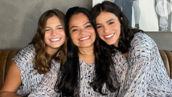 Bruna Marquezine compartilhou fotos com a mãe, Neide, e a irmã, Luana, em homenagem ao Dia das Mães