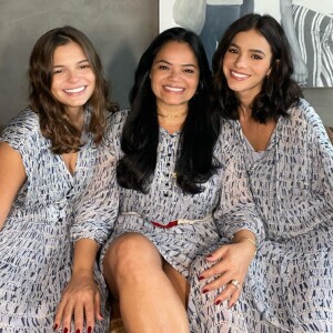 Foto de Bruna Marquezine com a irmã, Luana, e a mãe, Neide, impressiona web