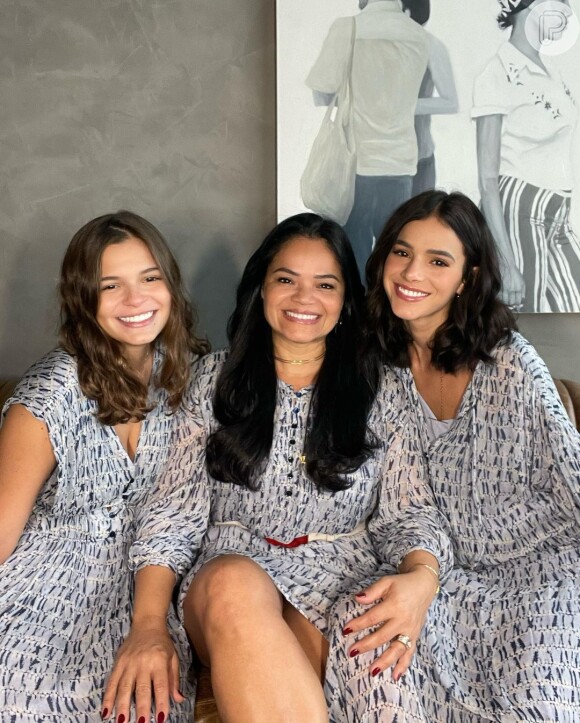Foto de Bruna Marquezine com a irmã, Luana, e a mãe, Neide, impressiona web