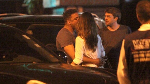 Ronaldo e Paula Morais namoram após jantar romântico em restaurante japonês