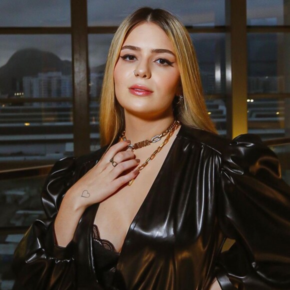 Preto é uma cor muito presente nos looks de Viih após o 'BBB 21'