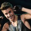 Justin Bieber voltou aos palcos para finalizar o espetáculo e foi muito aplaudido pela multidão