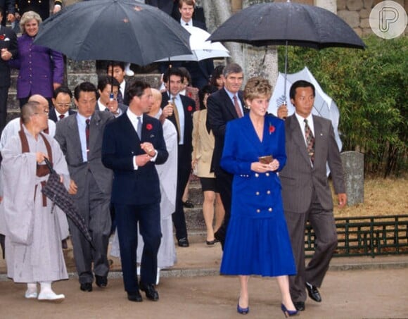 Princesa Diana havia usado uma produção monocromática azul na mesma cidade, há 29 anos