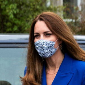 Kate Middleton usou um look idêntico ao de Lady Di em viagem à mesma cidade visitada pela sogra