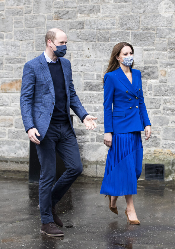 Kate Middleton apostou em um look monocromático para a visita a Edimburgo na Escócia