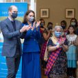 Kate Middleton apostou em um look monocromático azul para visita a Edimburgo
