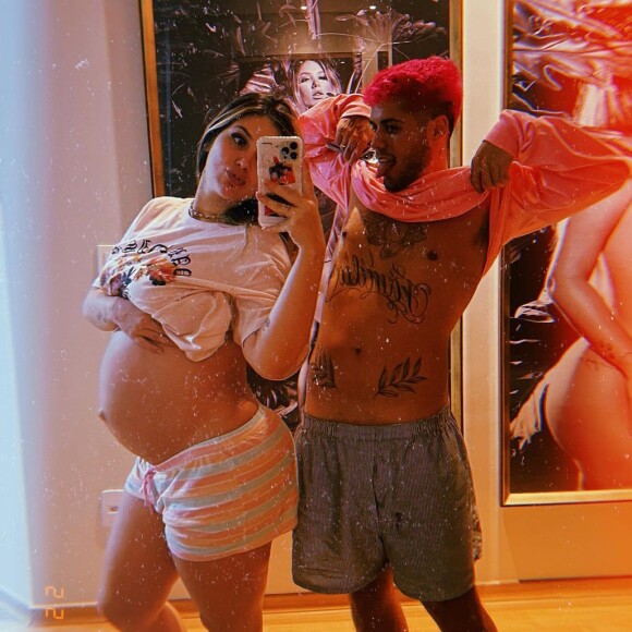 Virgínia Fonseca e Zé Felipe brincaram ao exibirem a barriga no final da gravidez da youtuber