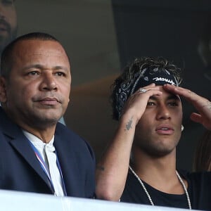 Pai de Neymar dispara: 'Se a Nike quer chantagem, armação, vamos para cima da Nike então'