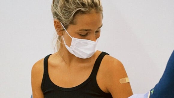 Sasha e João Figueiredo se vacinam contra Covid-19 em NY após lua de mel: 'Esse dia chegou'