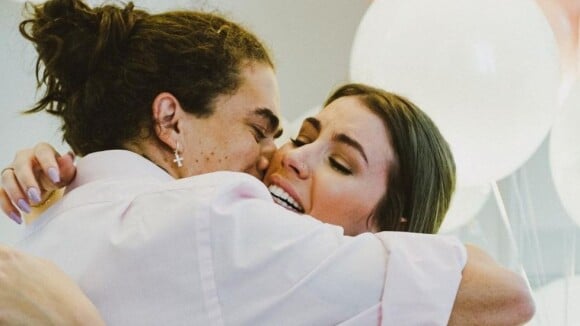 Noiva de Whindersson Nunes celebra um ano do 1º beijo no humorista: 'Você é meu presente'