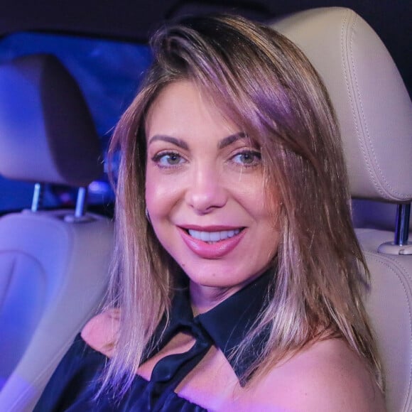 Sheila Mello mostrou nova foto da filha, Brenda, e recebeu comentários pela semelhança com a menina