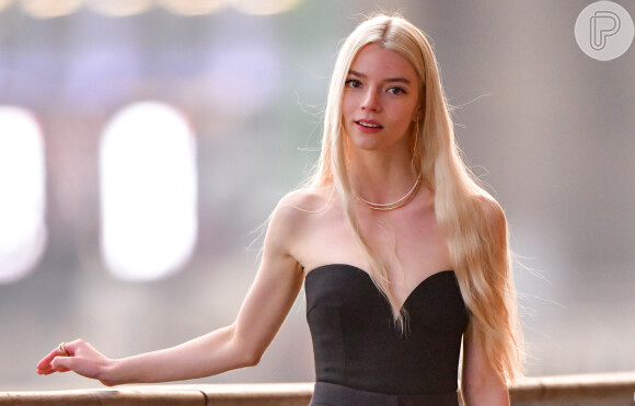 Anya Taylor-Joy, atriz de 'O Gambito da Rainha', esteve no desfile da Dior Cruise 2022