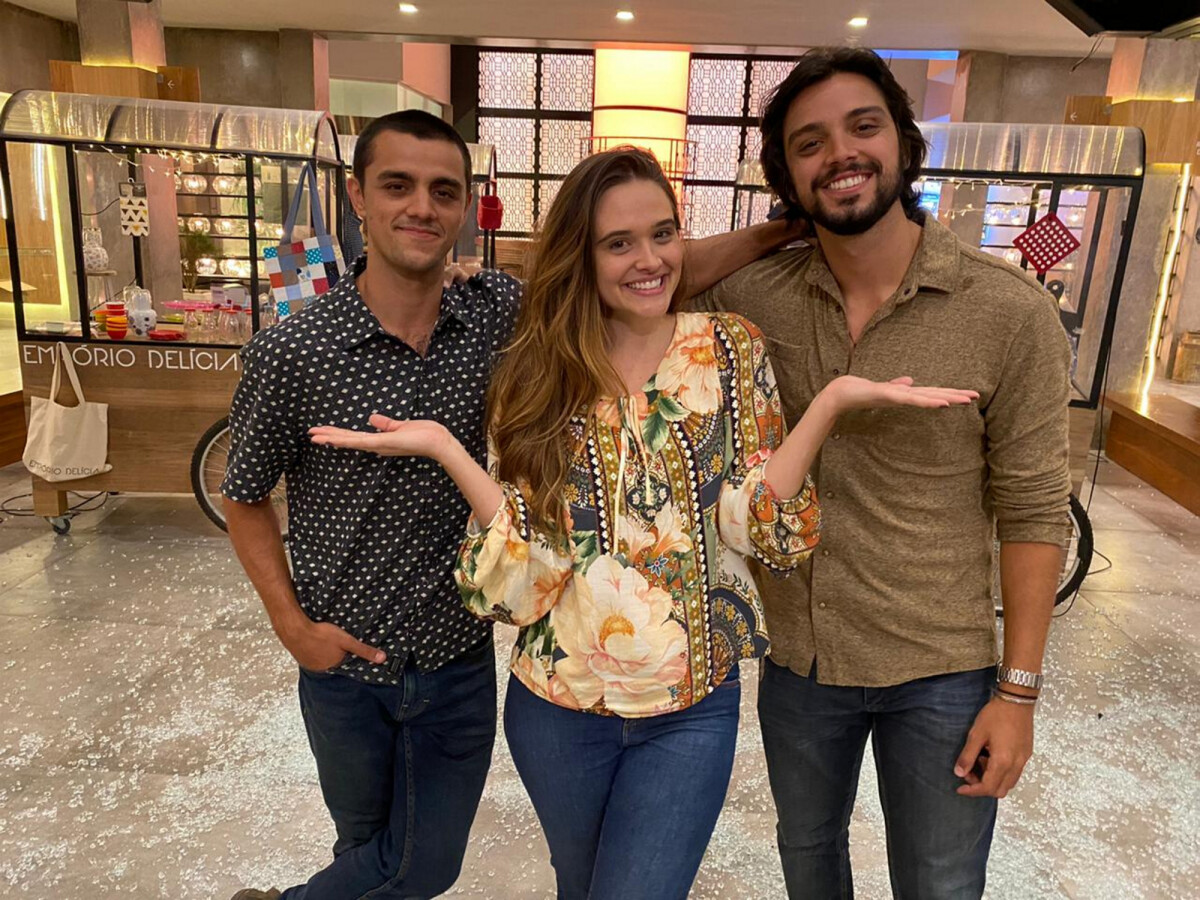 Foto Na Novela Salve Se Quem Puder Luna Juliana Paiva Provoca Briga Entre Téo Felipe