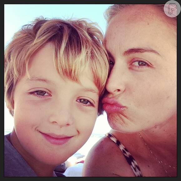 Em seu Instagram, Angélica prestou homanegem ao filho mais velho, Joaquim. O menino faz oito anos nesta sexta-feira, 8 de março de 2013