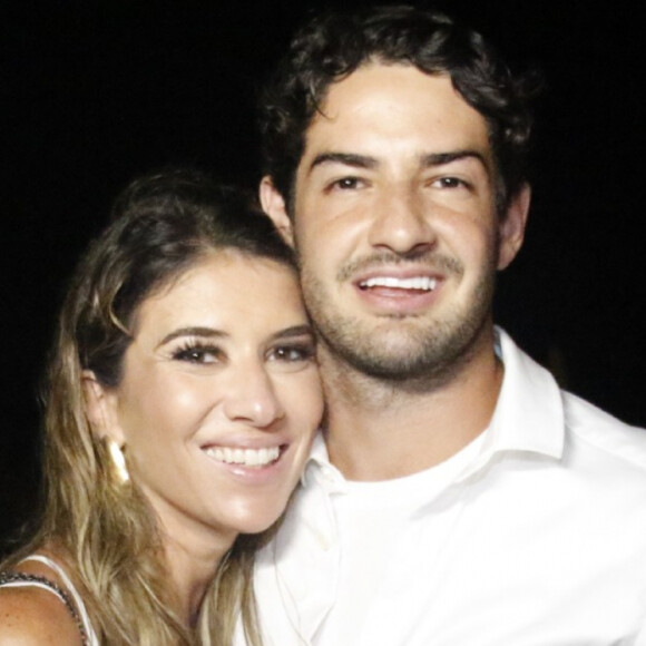 Rebeca Abravanel e Alexandre Pato trocaram declarações ao comemorarem 2 anos de casados. 'Você faz os meus dias mais felizes', escreveu o jogador