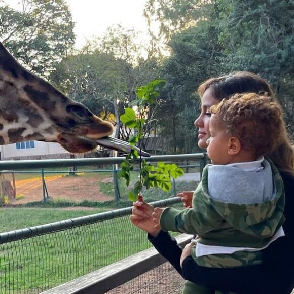 Biah Rodrigues apontou que perdeu peso por conta do filho internado: 'Pelo fato de ficar focada nele o tempo todo e dando 'tete' (o peito) eu acabo esquecendo de me alimentar... Mas já melhorei isso'