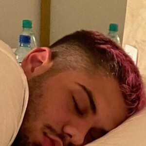 Zé Felipe já se irritou com seguidor por comentários a respeito de amamentação