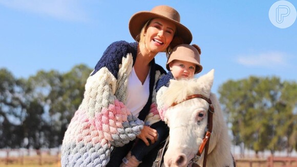 Filha de Ana Paula Siebert e Roberto Justus faz primeiro passeio a cavalo, em 3 de julho de 2021