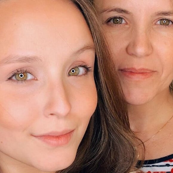 Perfil da mãe de Larissa Manoela não segue mais a filha no Instagram