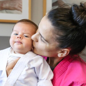 Malvino Salvador e Kyra Gracie se assustam ao precisar internar o filho caçula no CTI