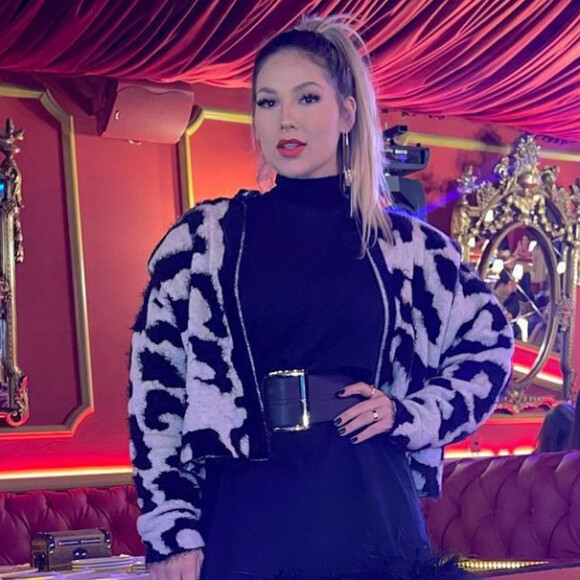 Virgínia conquistou elogios ao postar look escolhido para jantar em viagem