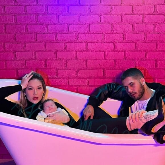 Virgínia Fonseca, Zé Felipe e a filha do casal, Maria Alice, visitaram o Selfie Gramado, um museu da cidade