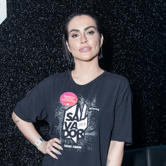 Cleo já havia feito tatuagem com namorado Leandro D'Lucca antes do casamento nesta sexta (09)