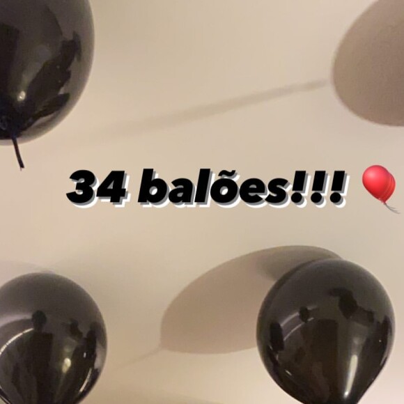 Decoração de despedida de solteira de Cleo contou com surpresa de amigas e 34 balões pretos