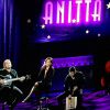 Anitta canta a música 'Zen' em espanhol e português no Grammy Latino 2014 