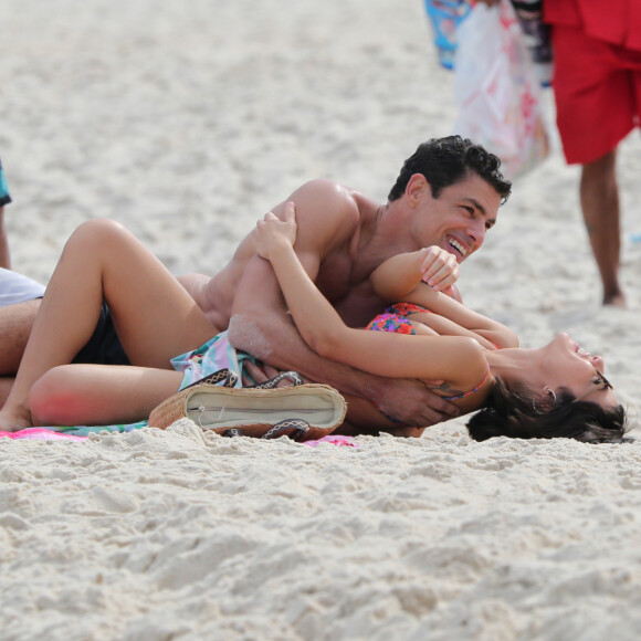 A gravação com Cauã Reymond e Andreia Horta aconteceu na praia de Grumari, zona oeste do Rio