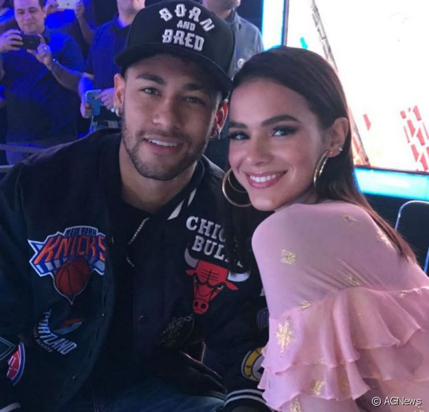 Bruna Marquezine recebe comentários de fãs de Brumar em seu Instagram: 'Esperando comentário do Ney'