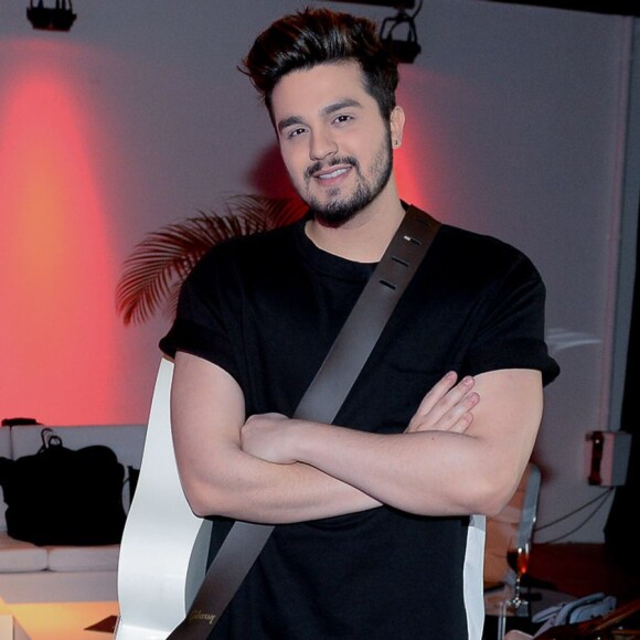 Luan Santana trocou beijos quentes com GKay em 'Morena'