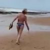 Ana Maria Braga postou vídeo de biquíni em dia de férias na praia e fez um desenho de coração na areia